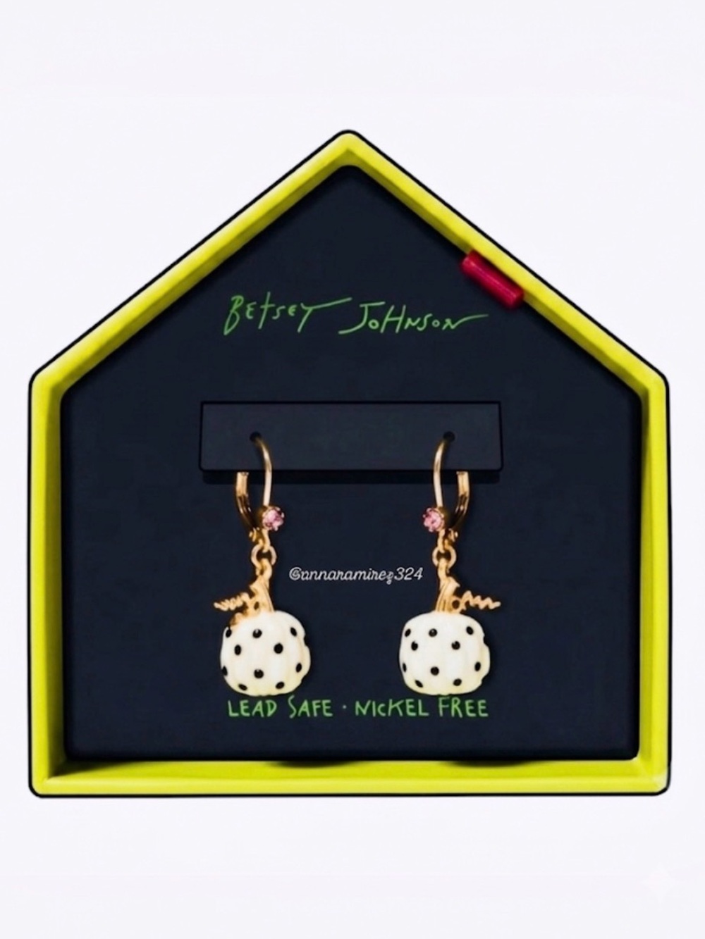 NWT ⚜️🖤⚜️ BETSEY JOHNSON WHITE PUMPKIN BLACK POLKA DOT DROP EARRINGS